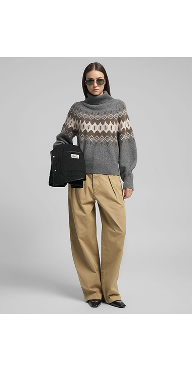 フェアアイルウールブレンドオフタートルニット